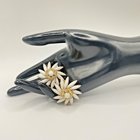 Vintage Judy Lee Clip On Earrings Milk Glass Rhinestone Starburst Pinwheel - Picture 2 of 8